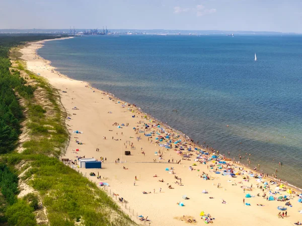 Yazın Sobieszewo, Polonya 'da Baltık Denizi sahilinin güzel manzarası