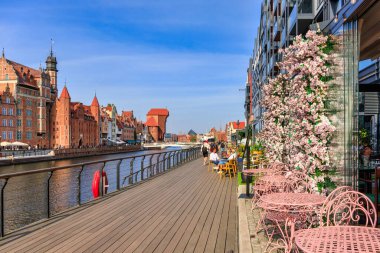 Gdansk, Polonya - 24 Eylül 2024: Yazın Ana Gdansk Kasabası, Polonya.