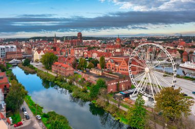 Gdansk, Polonya - 6 Ekim 2024: The Main Town of Gdansk, Polonya.