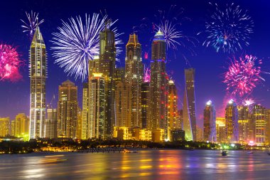 Yeni yıl havai fişek gösterisi Dubai