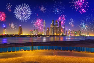 Yeni yıl havai fişek gösterisi Dubai