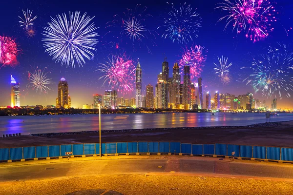 Exibição de fogos de artifício de Ano Novo em Dubai — Fotografia de Stock