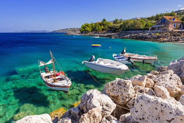 Barcos de pesca na costa de Zakynthos — Fotografia de Stock