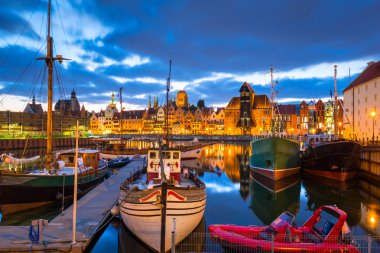 Motlawa Nehri marina Gdansk alacakaranlıkta