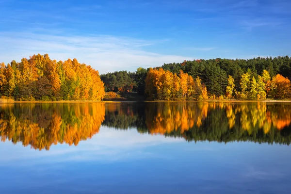 Herfst aan het meer — Stockfoto