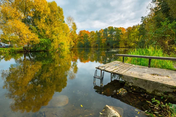 Autumn at the lake — Stock Photo, Image
