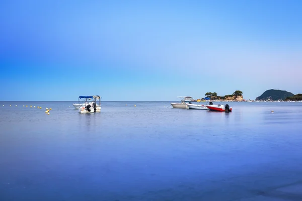 Kustlijn van Zakynthos eiland in de schemering — Stockfoto