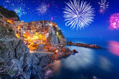 Yeni yıl havai fişek Manarola içinde görüntüleme