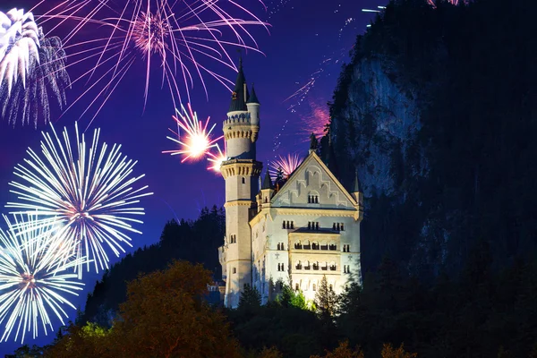 Affichage de feux d'artifice Nouvel An dans les Alpes bavaroises — Photo