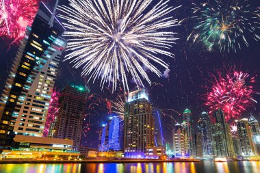 Yeni yıl havai fişek gösterisi Dubai