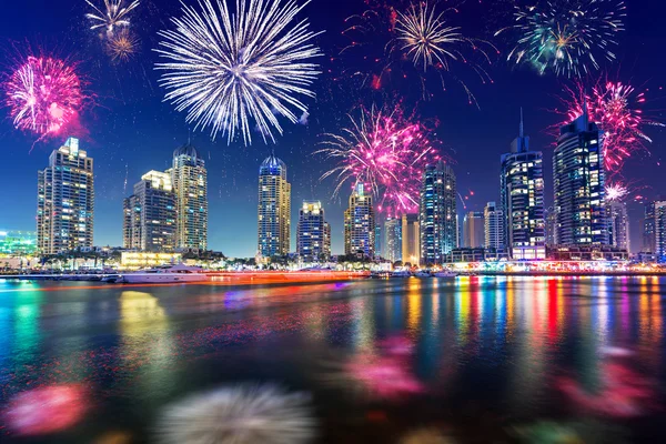 Exhibición de fuegos artificiales de Año Nuevo en Dubai —  Fotos de Stock