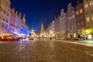 Noel ağacı ve süslemeleri Gdansk eski şehir