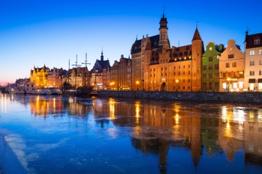 Eski kasaba Gdansk donmuş Motlawa River