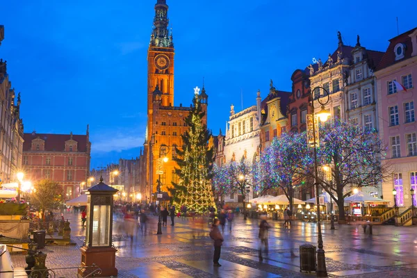 Noel ağacı ve süslemeleri Gdansk eski şehir — Stok fotoğraf