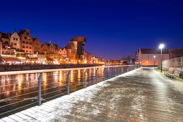 Gamla stan i Gdansk på frysta Motlawa river — Stockfoto