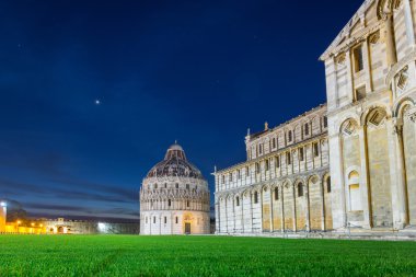 Pisa Kulesi, Baptistry: