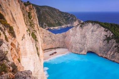 Gün batımında batık kumsalda Zakynthos
