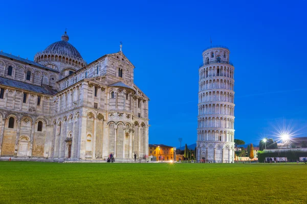 Lutande tornet i pisa i Italien — Stockfoto