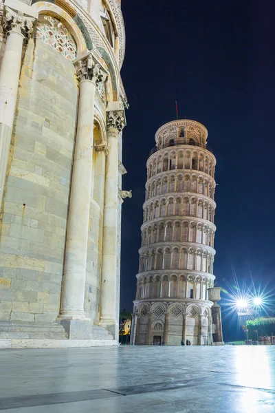 Lutande tornet i pisa i Italien — Stockfoto