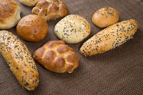 Different sorts of wholemeal breads and rolls — Stock Photo, Image