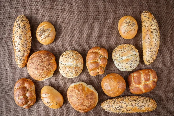 Different sorts of wholemeal breads and rolls — Stock Photo, Image