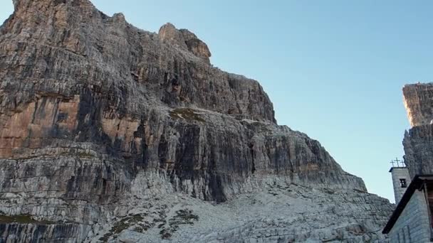 Mały Kościół Dolomitach Włochy — Wideo stockowe