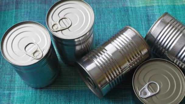 食品と錫缶 保存食 アルミニウム缶のグループの閉鎖 — ストック動画