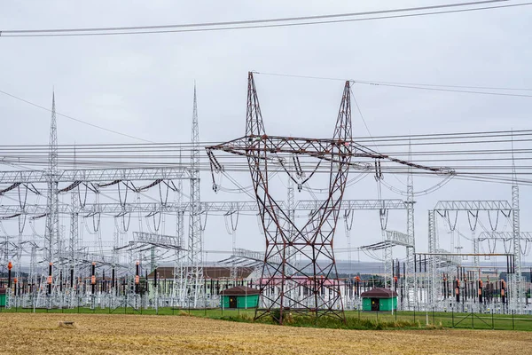 Verteiler Umspannwerk Mit Stromleitungen Und Transformatoren Hochspannungs Umspannwerk — Stockfoto