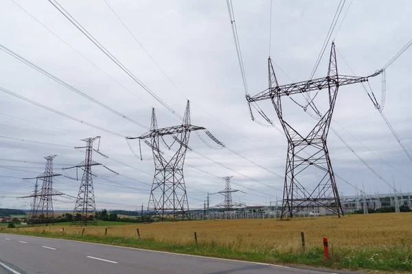 Elektrownia Rozdzielcza Liniami Elektroenergetycznymi Transformatorami Podstacja Transformatorów Wysokonapięciowych — Zdjęcie stockowe
