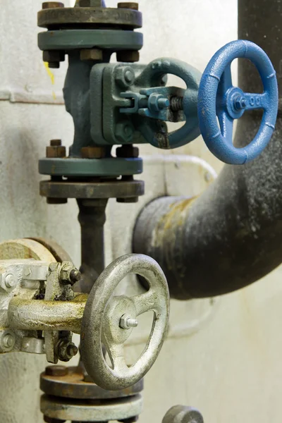 Druk ventielen in gas boiler room — Stockfoto