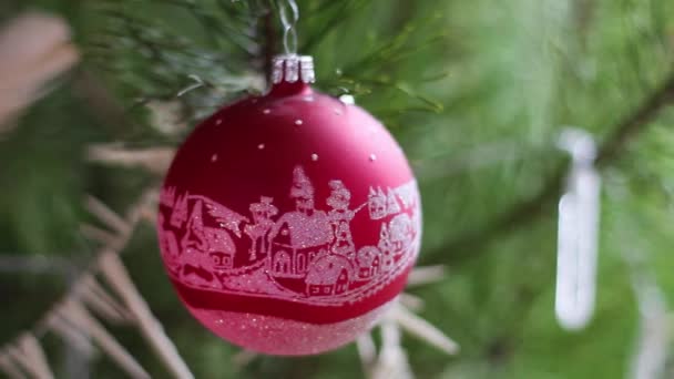Χριστουγεννιάτικη διακόσμηση στο δέντρο — Αρχείο Βίντεο