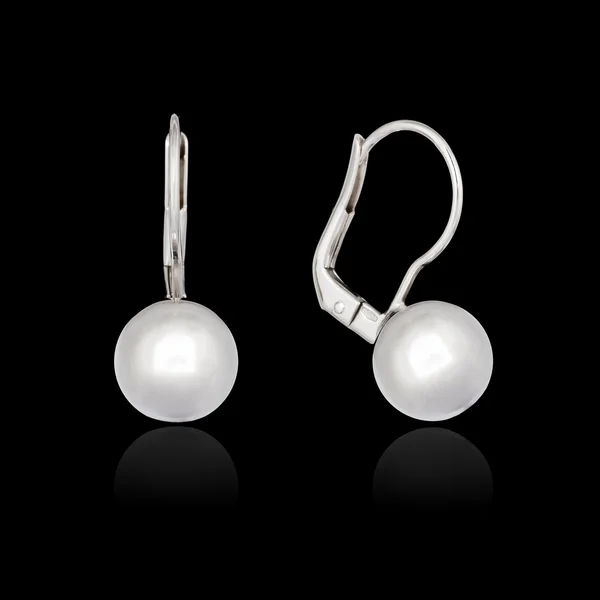 White gold earrings with pearl isolated on the black background — Stock Photo, Image