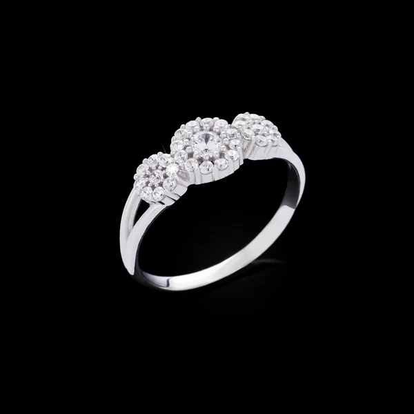 Diamantový prsten na černém pozadí — Stock fotografie