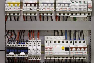 Denetim Masası ile statik enerji metre ve kesiciler - f