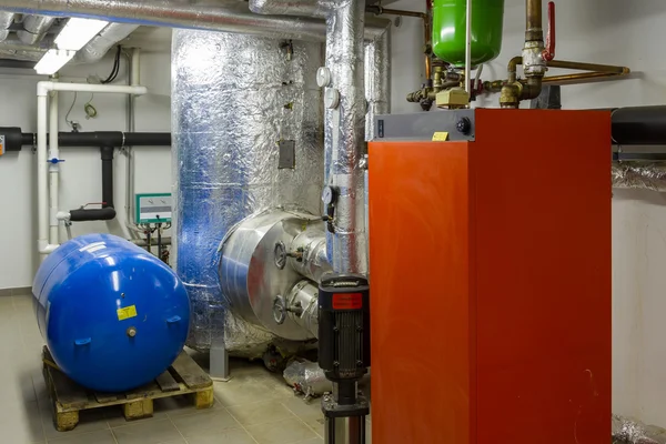 Calderas de gas en la sala de calderas de gas — Foto de Stock