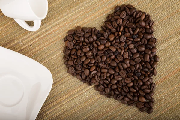 Kaffeebohnen in Herzform — Stockfoto