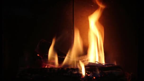 Kamin. Detail der Innenausstattung. — Stockvideo