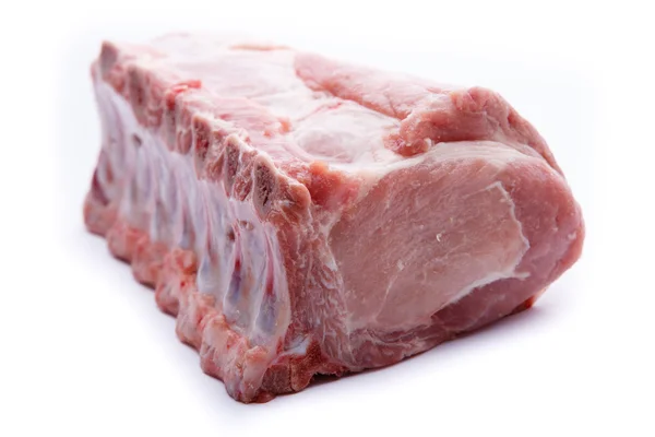 Frisches rohes Fleisch isoliert auf weißem Hintergrund — Stockfoto