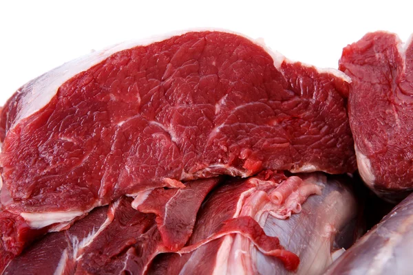 Carne crua de bovino isolada sobre fundo branco — Fotografia de Stock