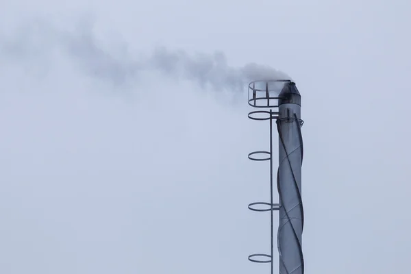 Camino fumante industriale — Foto Stock