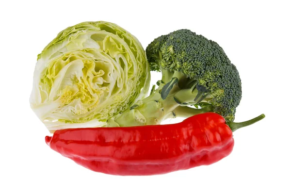 Φρέσκα λαχανικά μπρόκολο, μαρούλι και απομονωμένα σε λευκό πιπέρι — Φωτογραφία Αρχείου