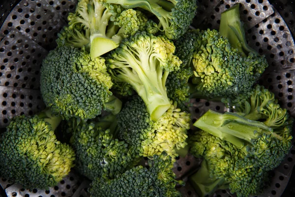 Persiapan brokoli untuk memasak uap — Stok Foto