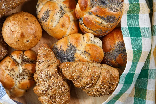 Különböző típusú, a kenyér és sütőipari termékek — Stock Fotó