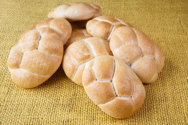 Verse broodjes van de bakker — Stockfoto