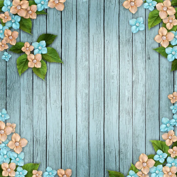 Fondo in legno blu con fiori, perle e merletti — Foto Stock