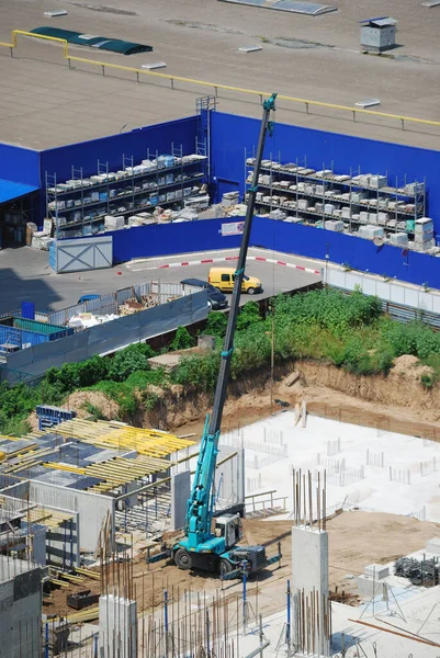 Guindaste Móvel Azul Lado Construção Contra Armazenamento — Fotografia de Stock