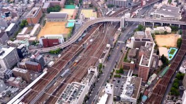 Japonya'nın Osaka trafik havadan görünümü