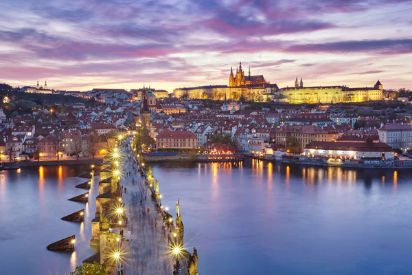Tramonto sul Ponte Carlo e sul Castello di Praga — Foto Stock