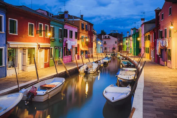 Colourful evening houses on Burano island, Venice — Stock Photo, Image