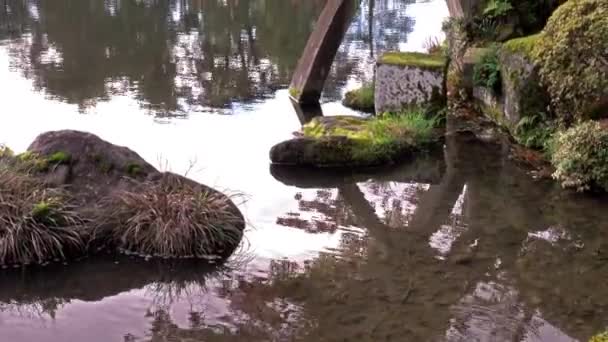 Giardino Kenrokuen durante la stagione momiji, città Kanazawa, prefettura di Ishikawa, Giappone — Video Stock